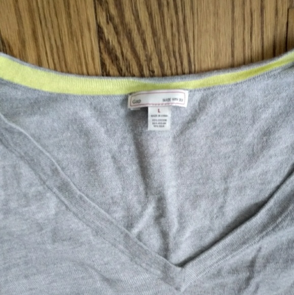 Sale! Gap lightweight gray sweater - Picture 2 of 2